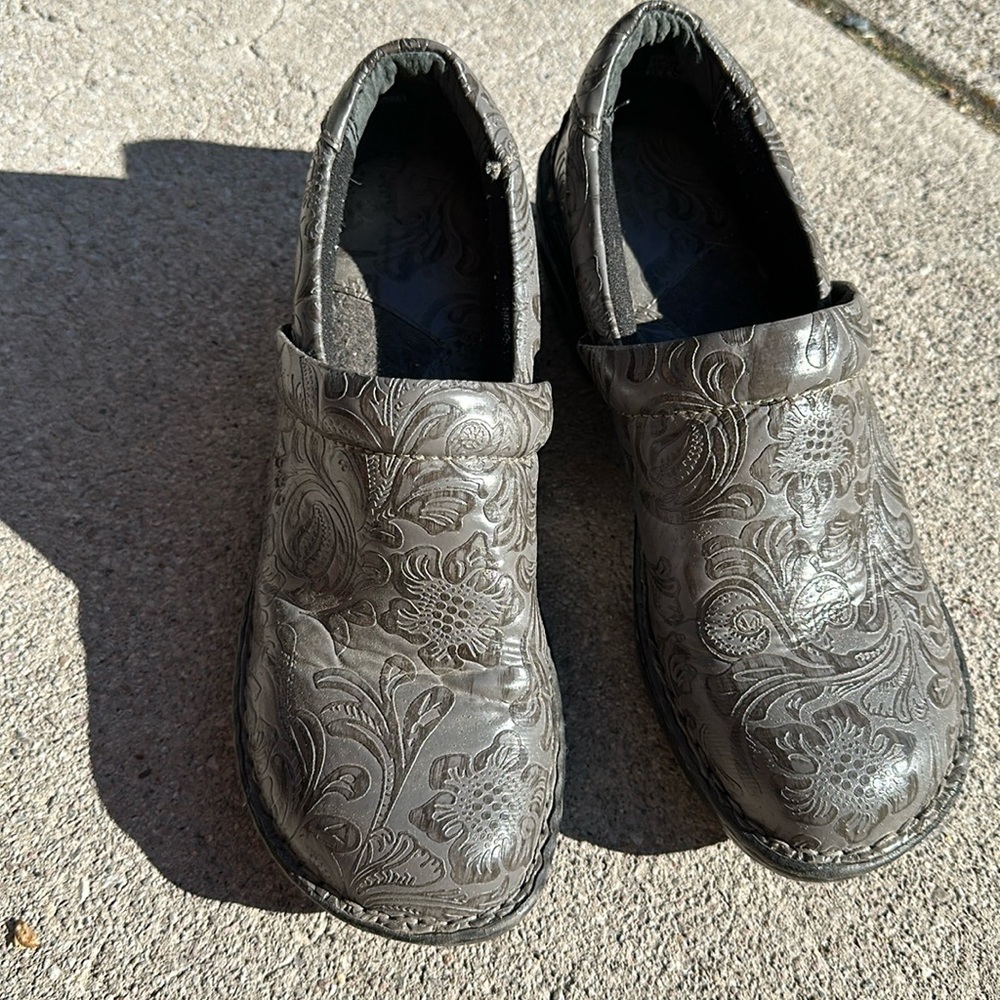 B.O.C clog